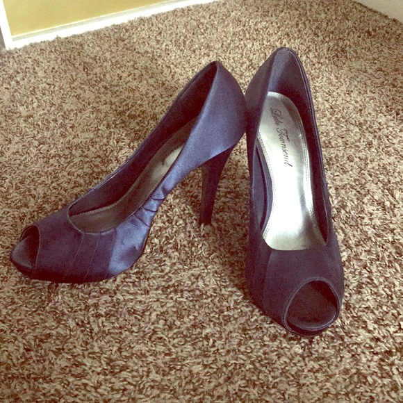 dsw navy blue shoes